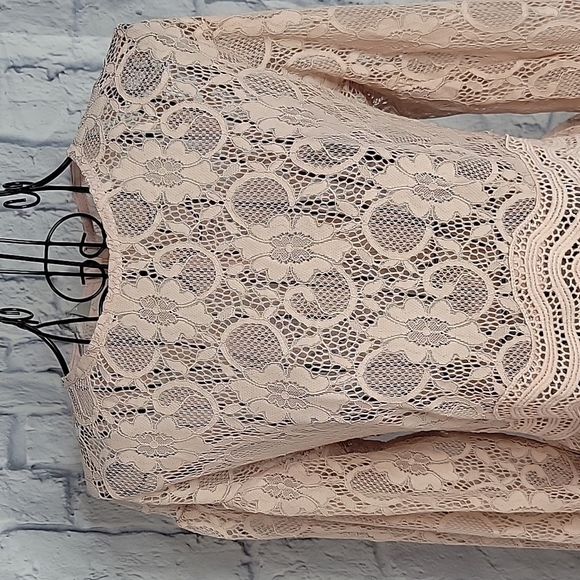 N L W CURRENT FASHIONS Pink Floral Lace and Crochet‎ Blouse Small - Picture 2 of 8